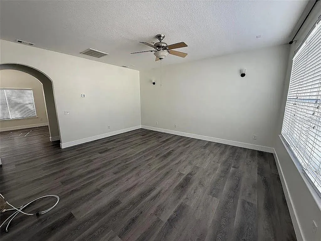 3 bed, 2.5 bath, 2022 sqft, $3,500 — Photo 4