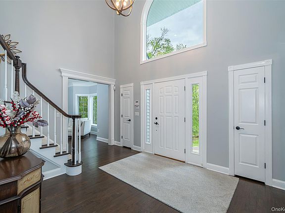 4th image of 630 Chappaqua Road
