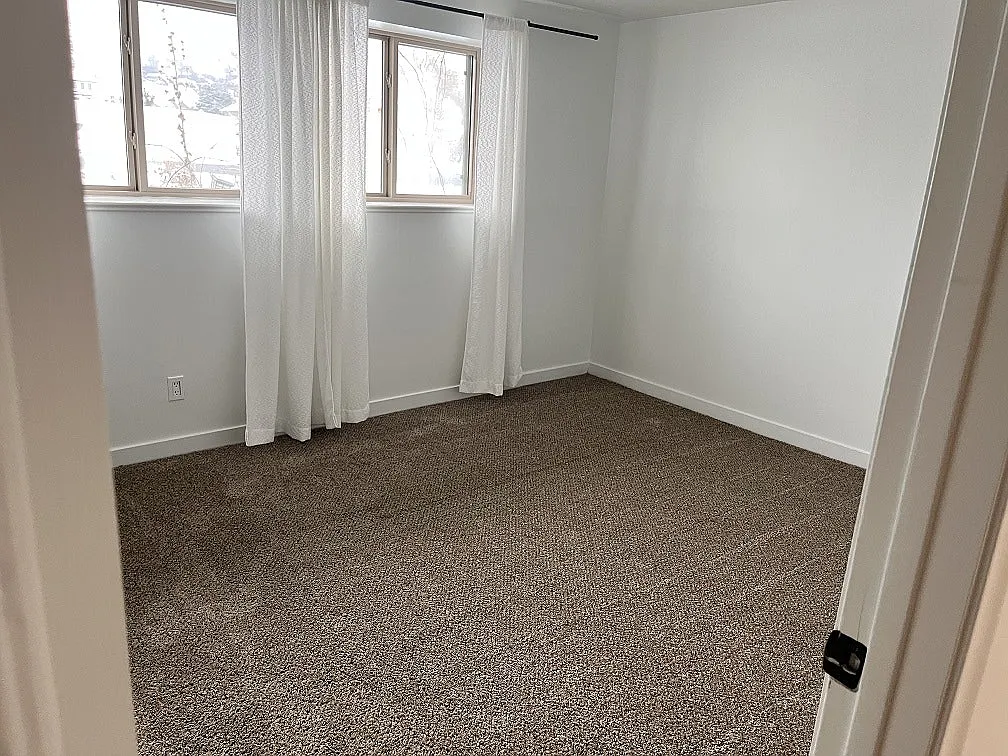 1469 Ash Dr, Unit Room 1 — Photo 1