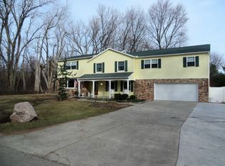 1082 Rosemary Ln, Essexville, MI