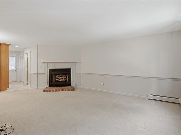 4th image of 5 Tuck Farm Rd APT 4