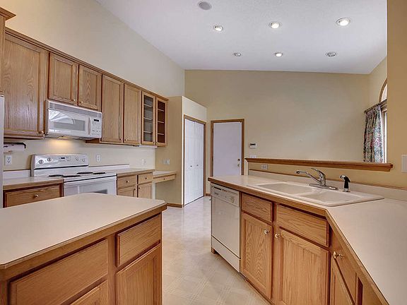 2nd image of 1591 Glenbeigh Pl