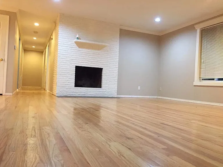 8606 Sloan Dr — Photo 2
