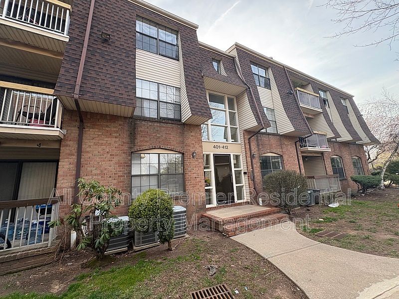 1st image of 409 Hidden Village Dr