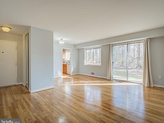 4th image of 10523 Montrose Ave #10523