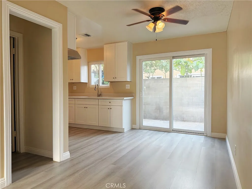 2 bed, 1.5 bath, 1000 sqft, $2,295 — Photo 2