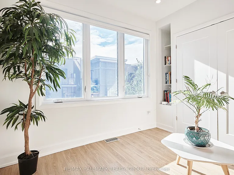144 Florence St — Photo 24