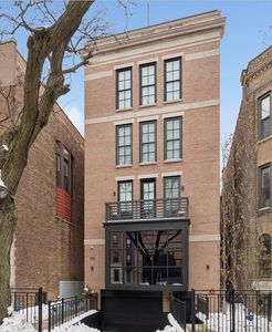 3438 N Elaine Pl #Penthouse, Chicago, IL, 60657