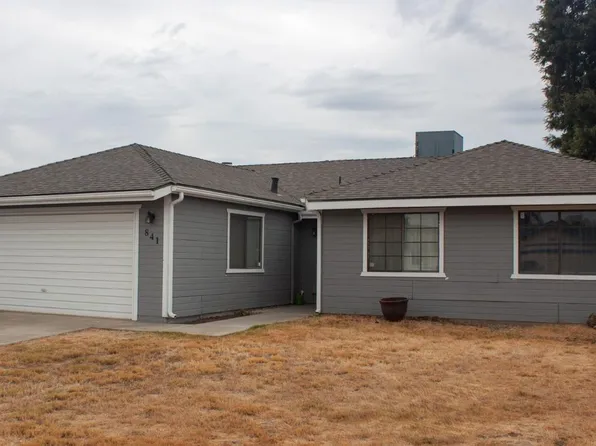 841 Moffat Dr, Hanford, CA 93230