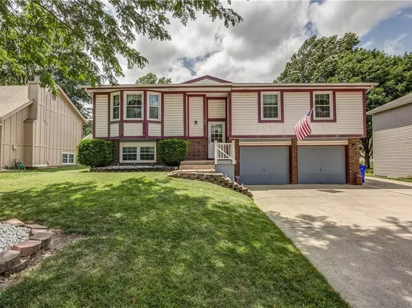 107 S Chambery Dr, Olathe, KS 66061