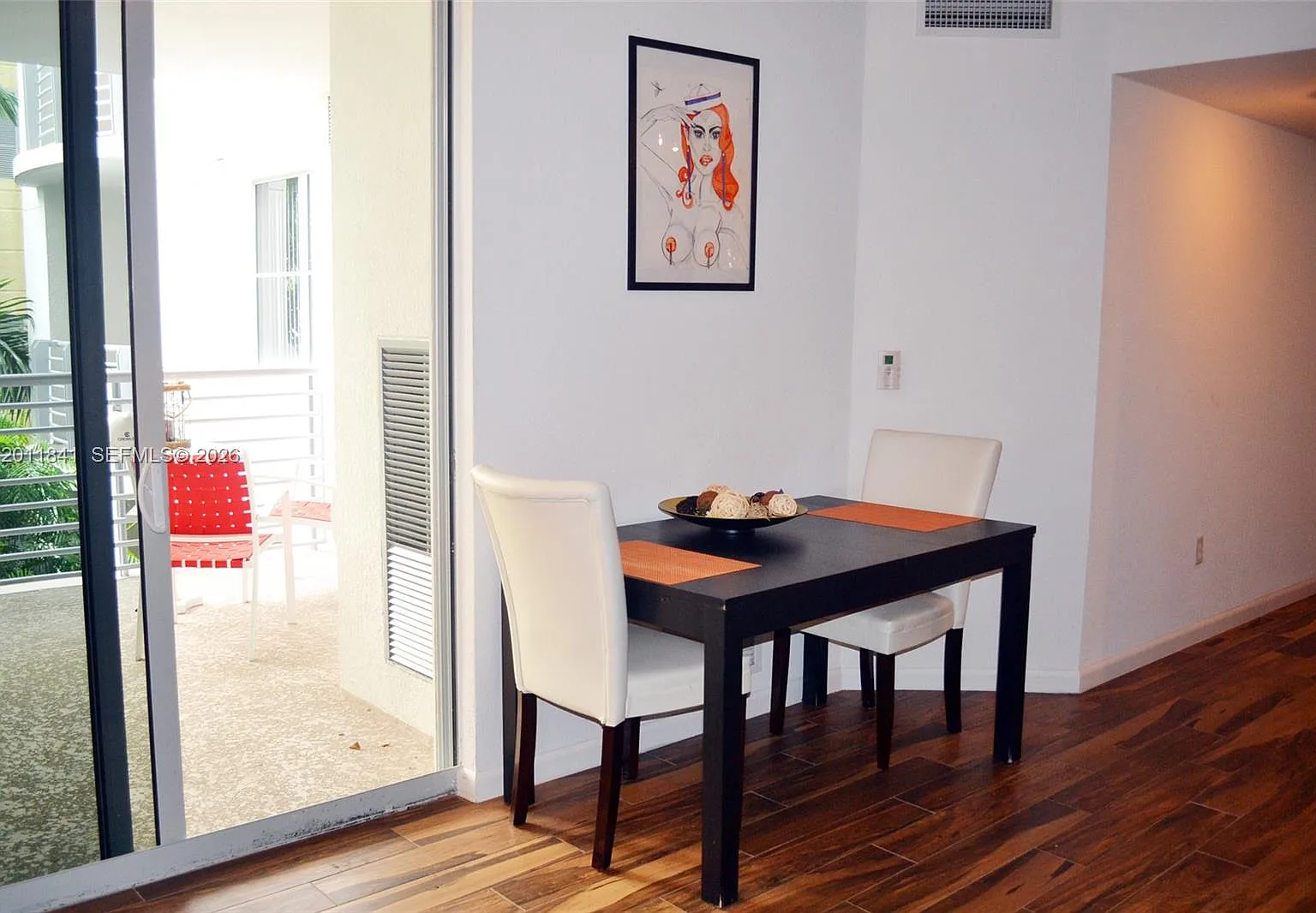 Radius Condo — Photo 4
