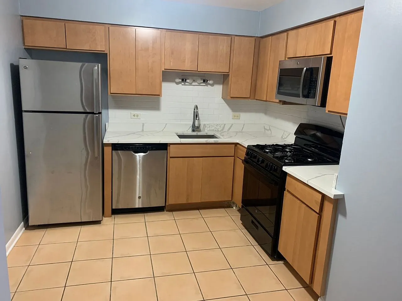 6040 N Troy St APT 104 photo 1