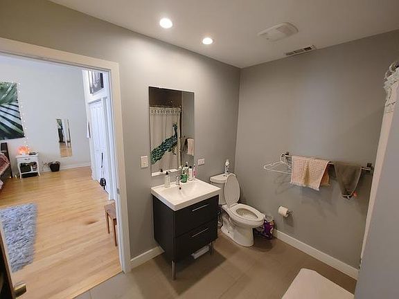 5th image of 1637 N Ashland Ave #2