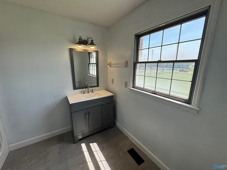 120 Roy Dr — Photo 24