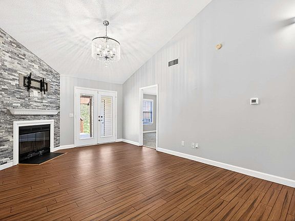 5th image of 515 Park Ct