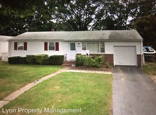 33 Social Dr, Warwick, RI 02889