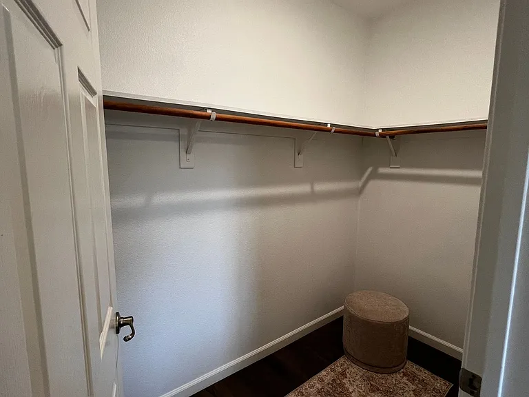 864 Pioneer St — Photo 16