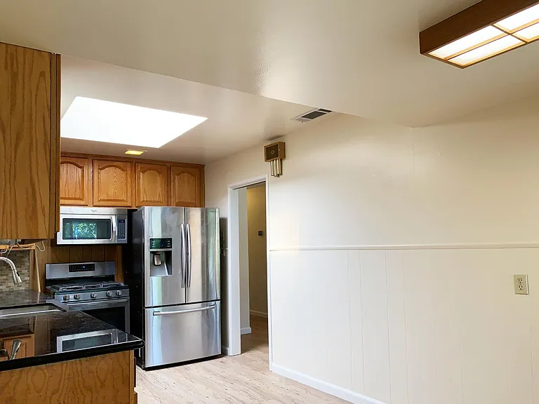 3407 Flora Vista Ave — Photo 6