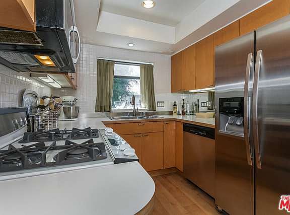 4th image of 2225 N Beachwood Dr APT 211