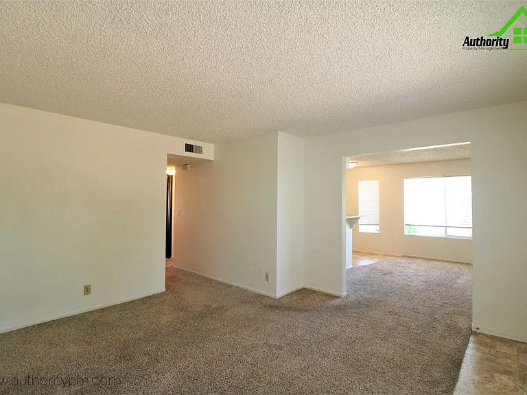 900 Jamieson Ct #4 — Photo 5