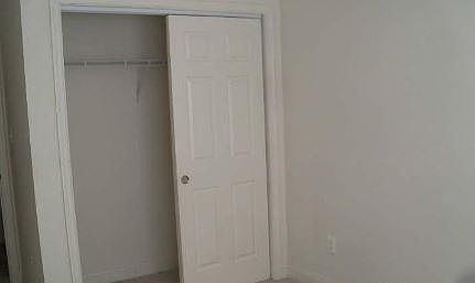4th image of 303 Old Squaw Ct