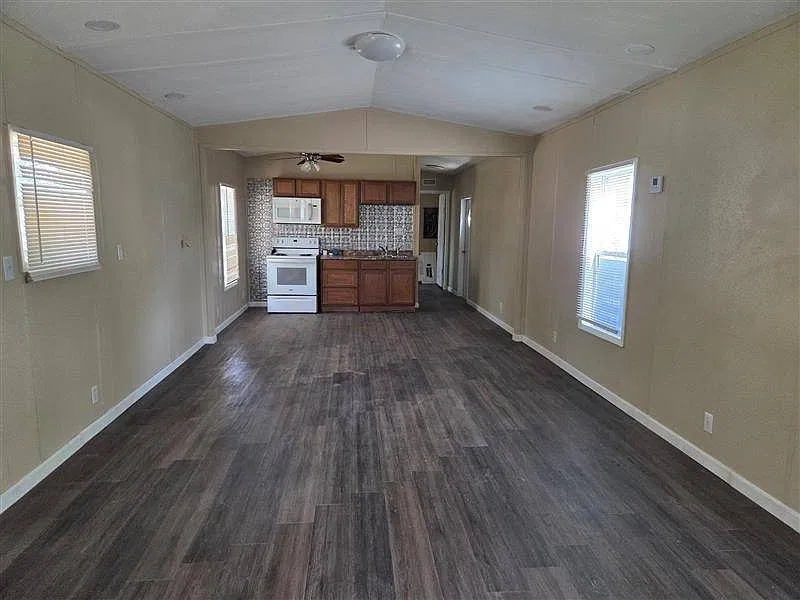 2 bed, 2.0 bath, $926 — Photo 2