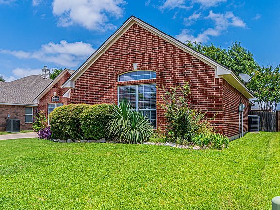 3rd image of 5808 Lorenzo Dr
