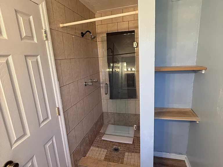 214 Graham St — Photo 7