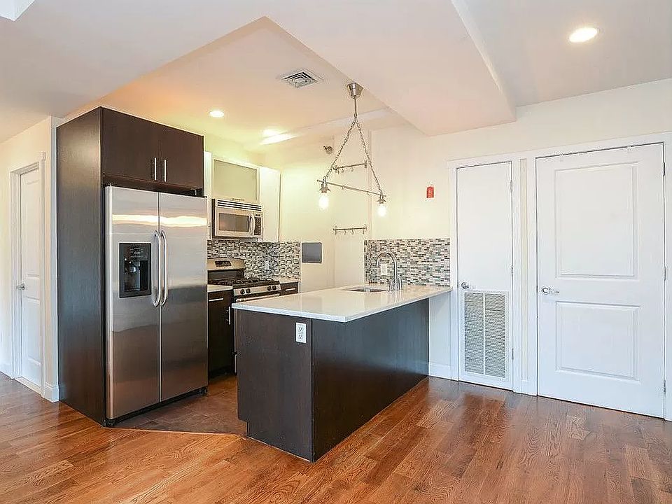 1st image of 80 Lexington Ave APT 203