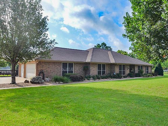 2nd image of 428 Lakeview Cir