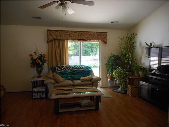 3rd image of 220 Susan Newton Ln