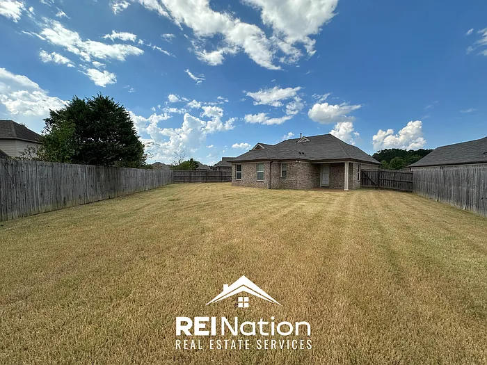 3 bed, 2.0 bath, 1597 sqft, $1,845 — Photo 2