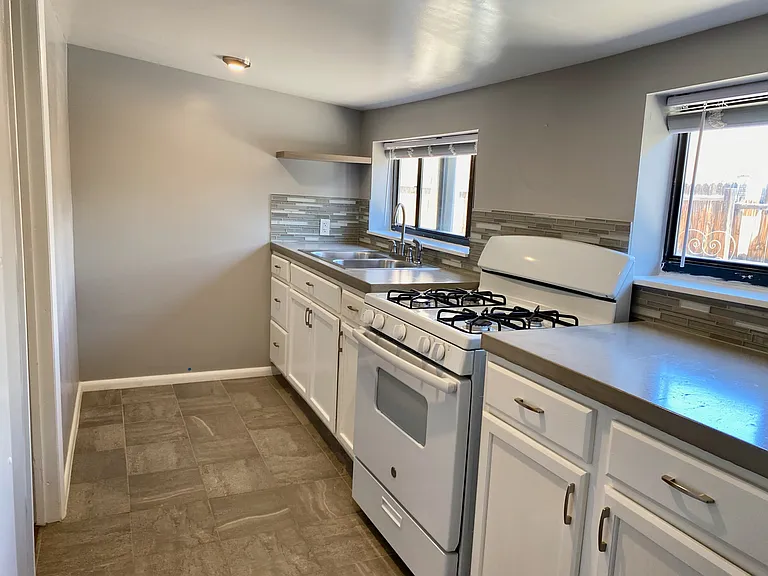 304 Jefferson St NE #2 — Photo 5