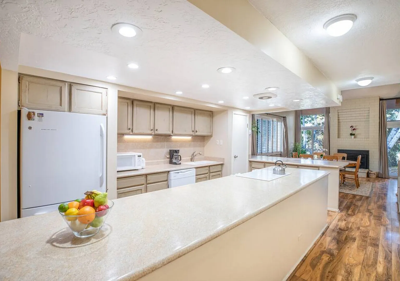 Perfect Condo in Heart of PC, with Pool & Hot Tub! — Photo 4