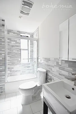 Rented by Bohemia Realty Group | media 7