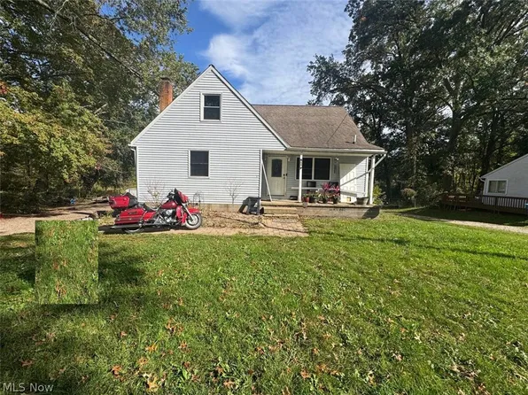 1423 Pin Oak Dr, Akron, OH 44312