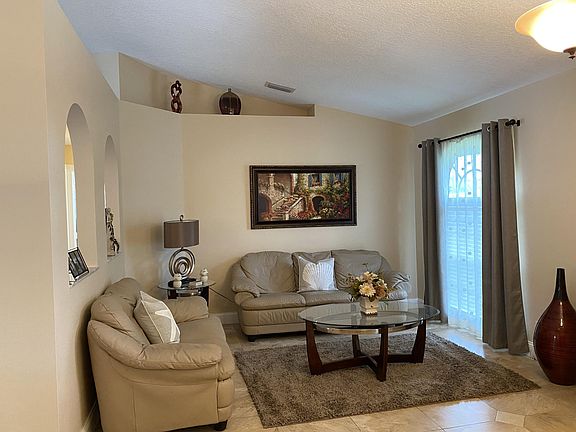 5th image of 1073 SW Castaneda Ln