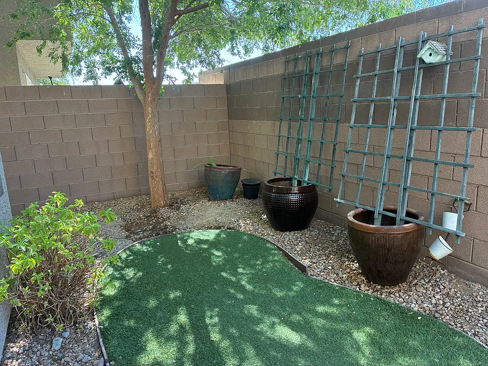 8929 Hull Bay Ave
