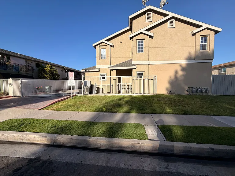 5762 Rostrata Ave — Photo 3