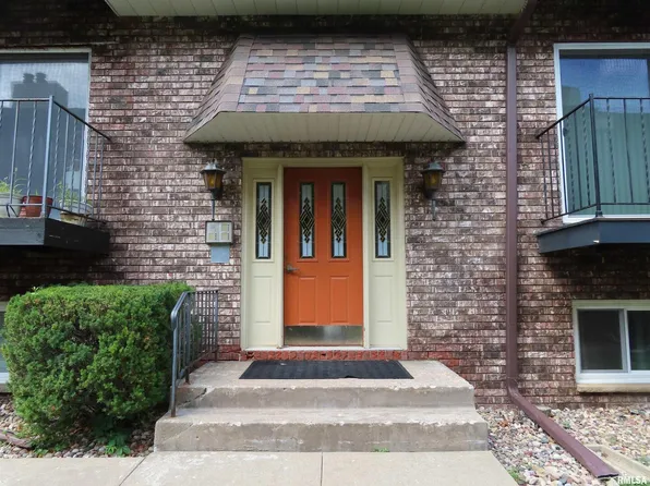 3069 4th St APT 4, Moline, IL 61265