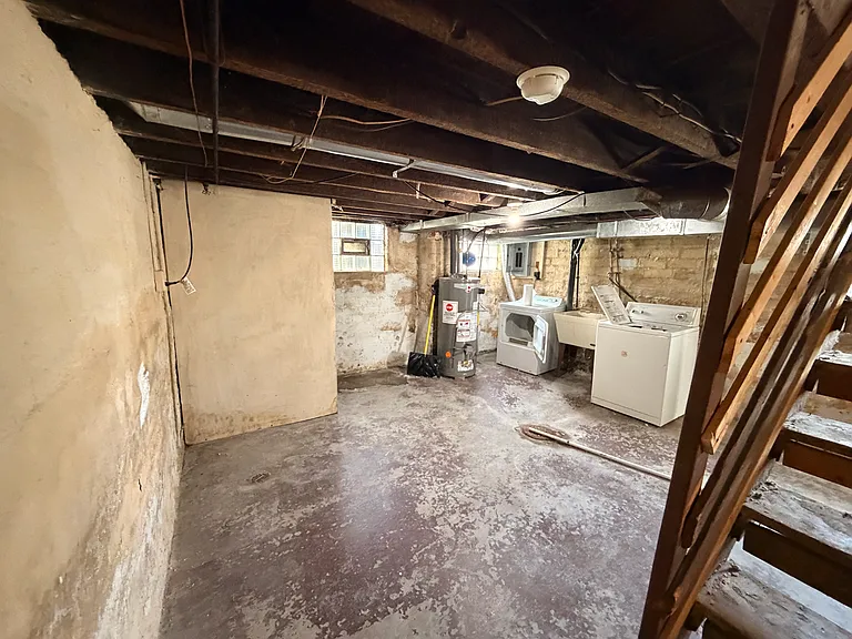 1723 Commercial St — Photo 11