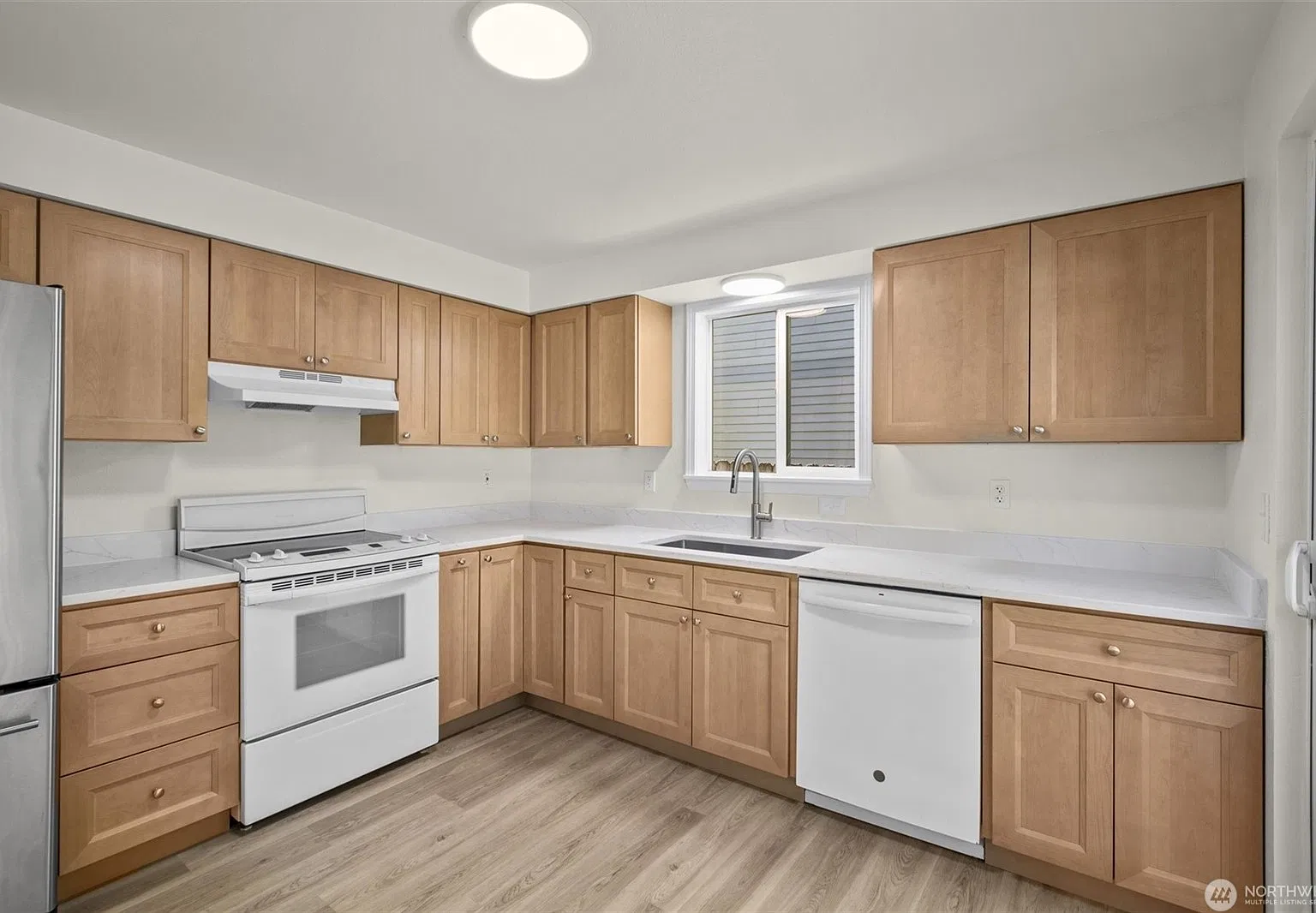 3 bed, 1.5 bath, 1216 sqft, $2,750 — Photo 2