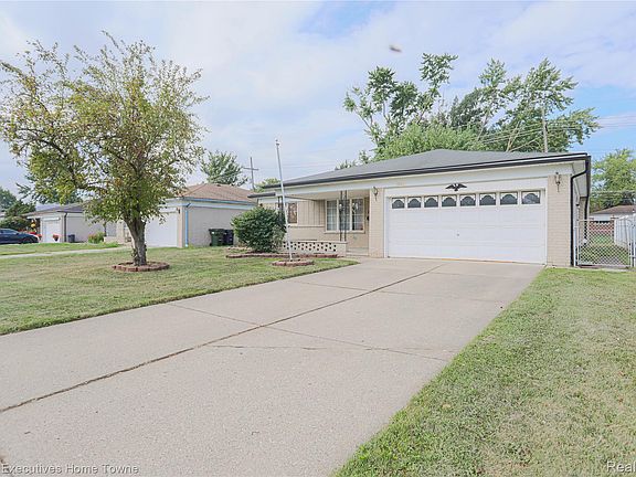 2nd image of 33861 Clifton Dr