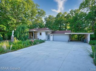 5449 Flushing Rd, Flushing, MI 48433