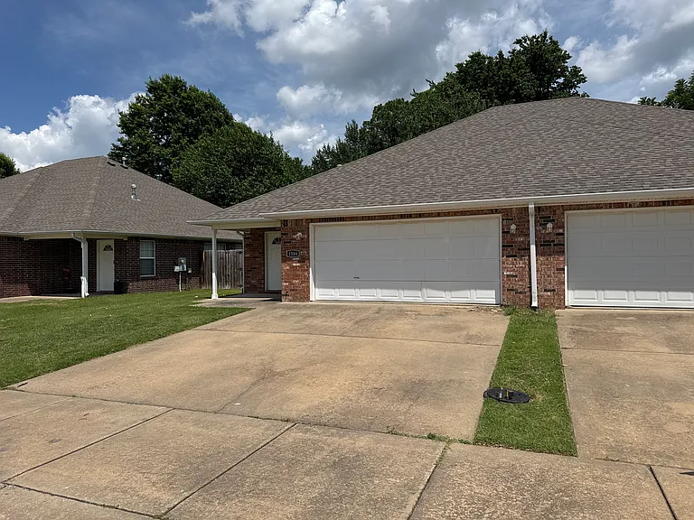 1586 N Evening Shade Dr — Photo 1