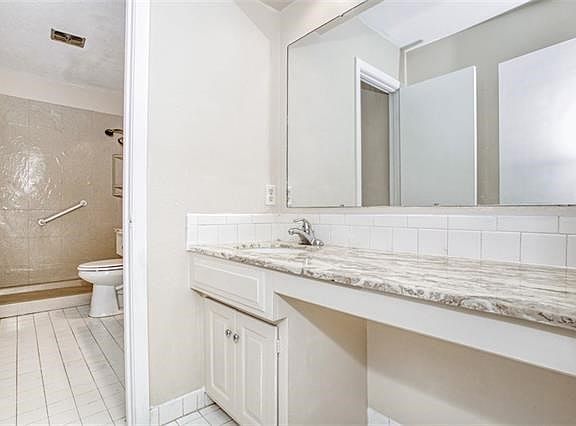 3rd image of 400 W 104th St APT B