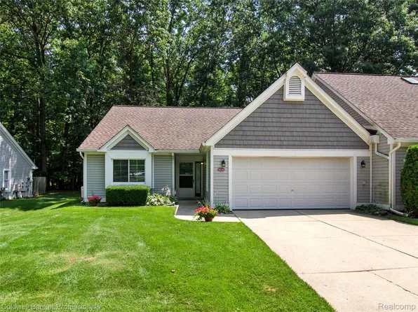 6818 Fox Ln, Waterford, MI 48327