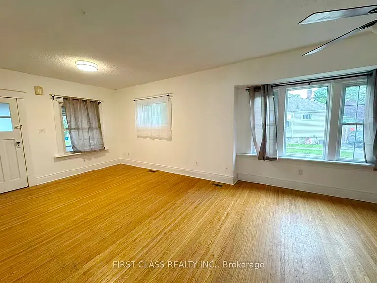 9 Grantham Ave S — Photo 14