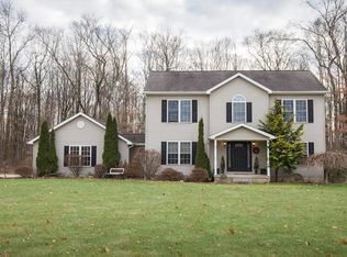 45 Staffordshire Ct, Grove City, PA 16127