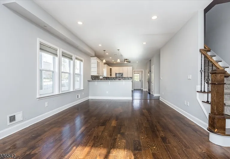 132 N Fullerton Ave — Photo 4